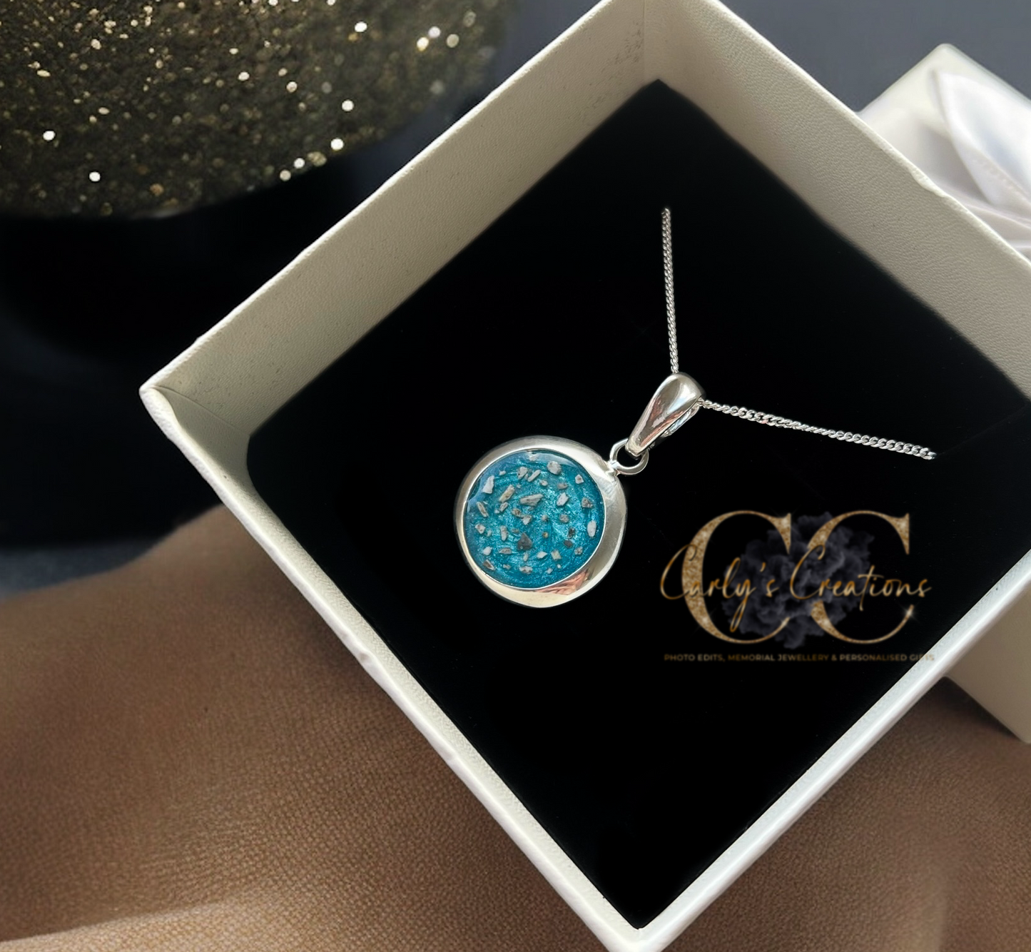 Solid back round pendant necklace