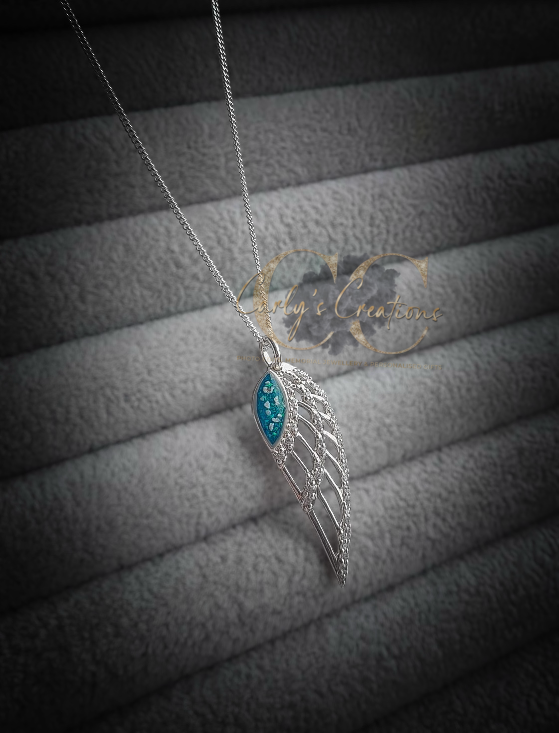 Wing pendant necklace