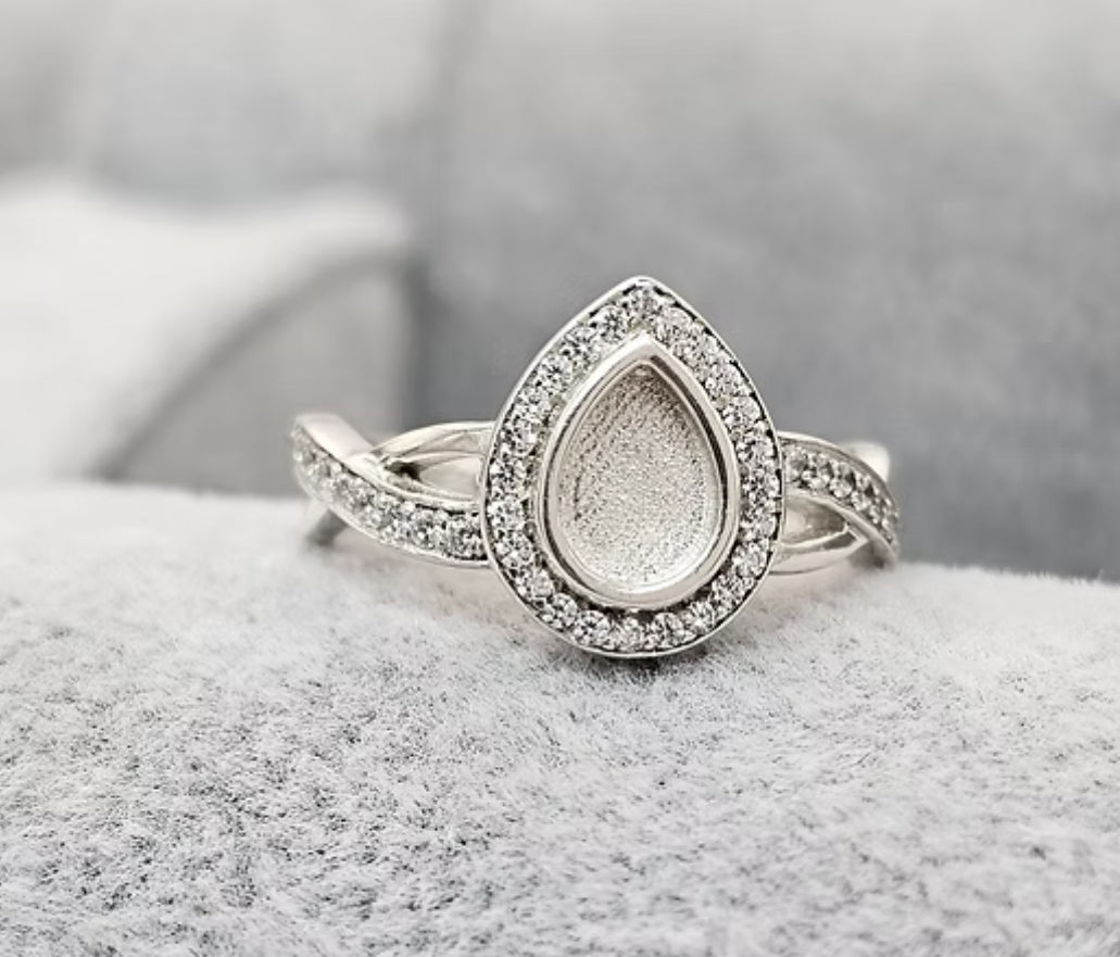 Criss cross pear ring