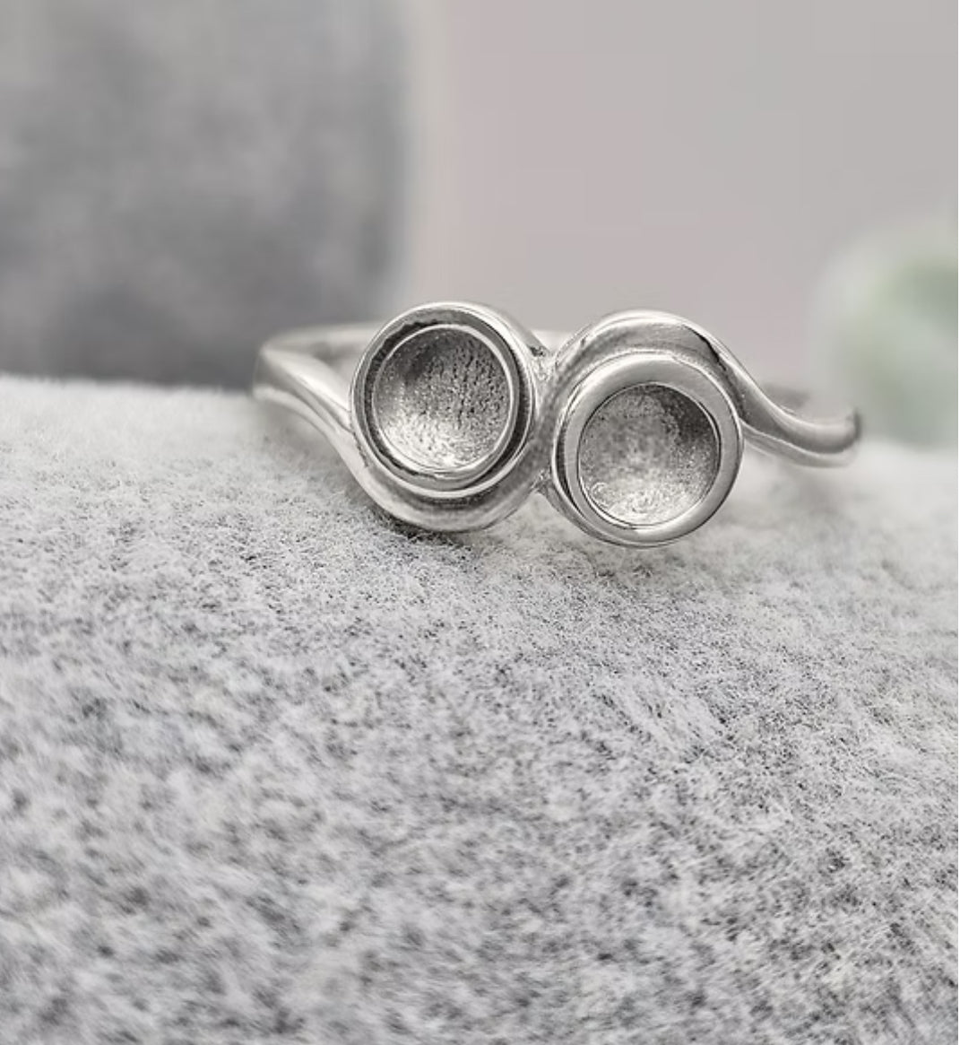 Waved double bezel ring