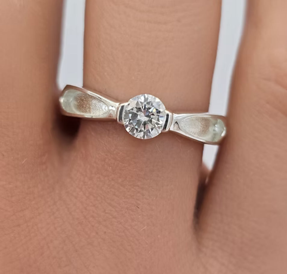 Solitaire ring