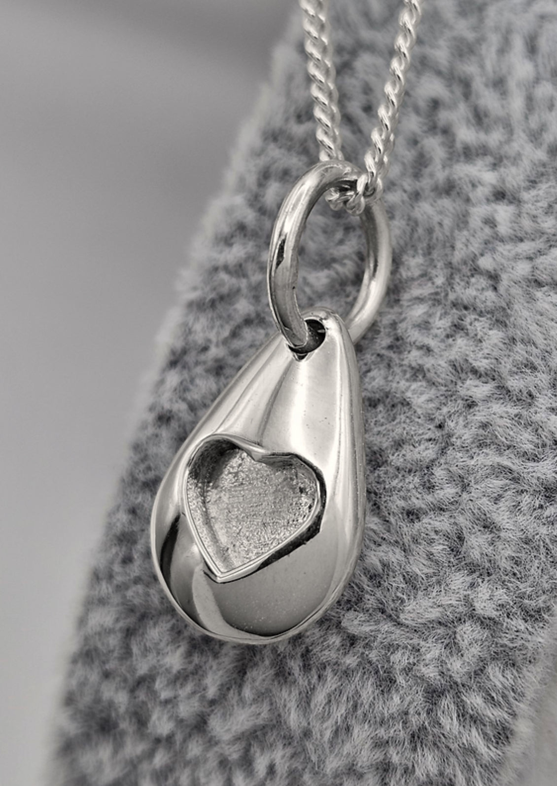 Pebble heart pendant necklace