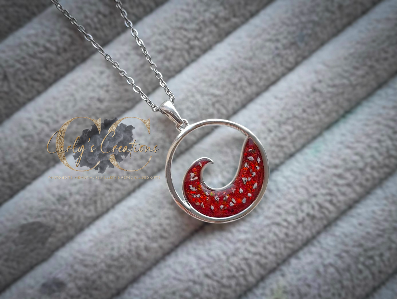 Wave pendant necklace