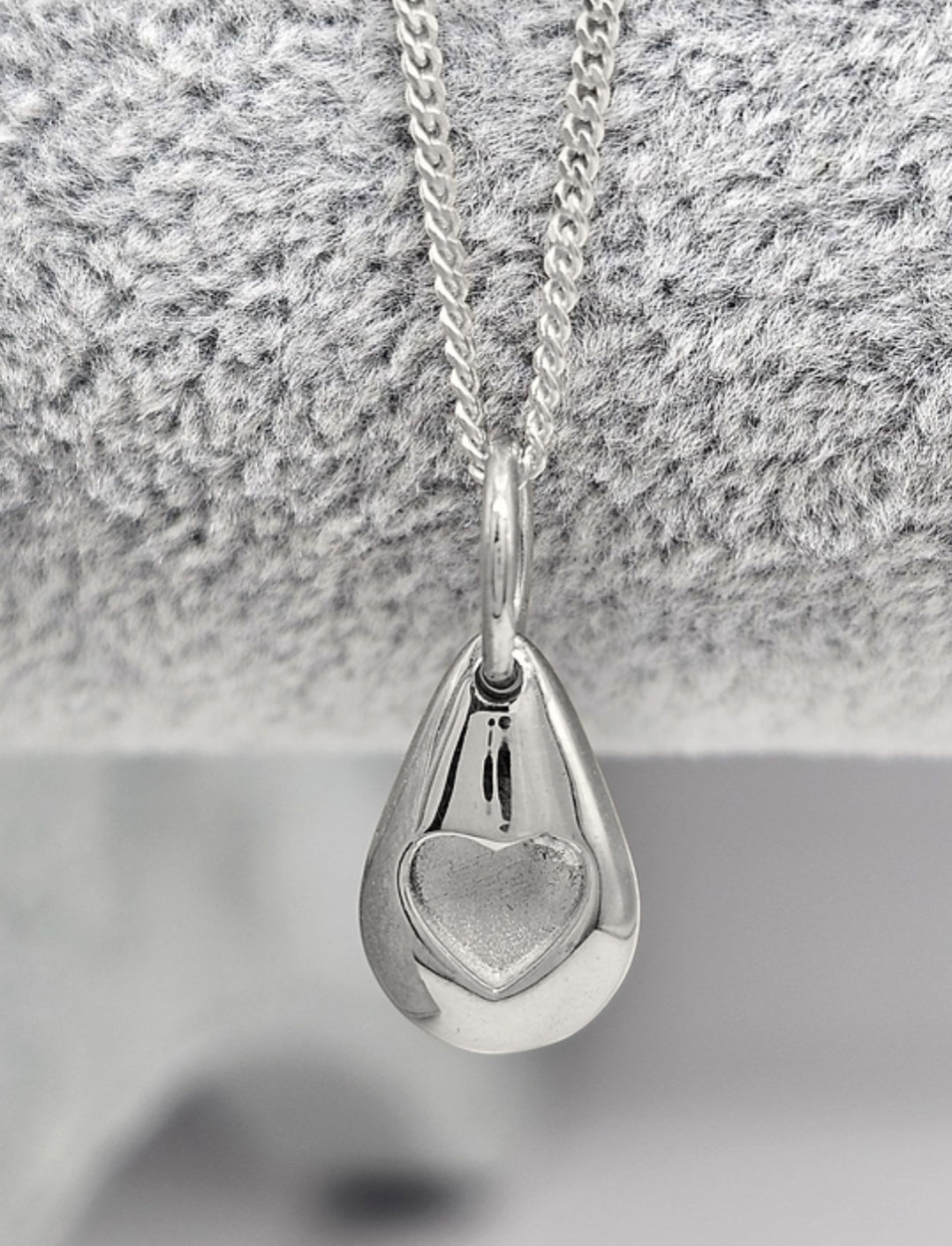 Pebble heart pendant necklace