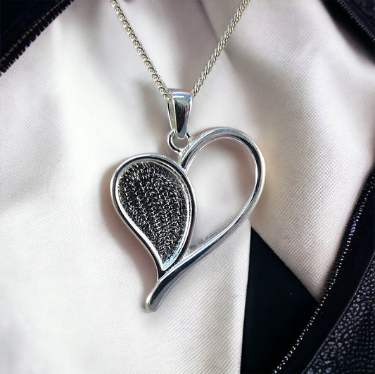 Half heart pendant necklace