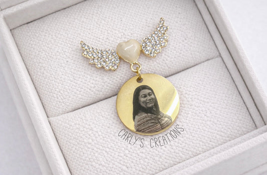 Gold engraved brooch/pin