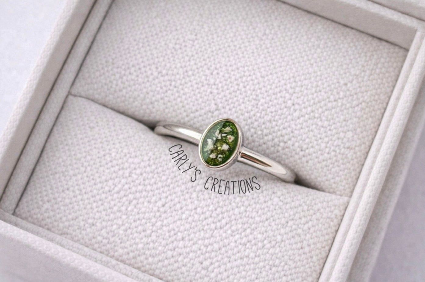 Plain oval memorial ring