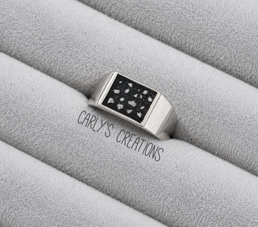 Men’s Rectangular Signet Ring