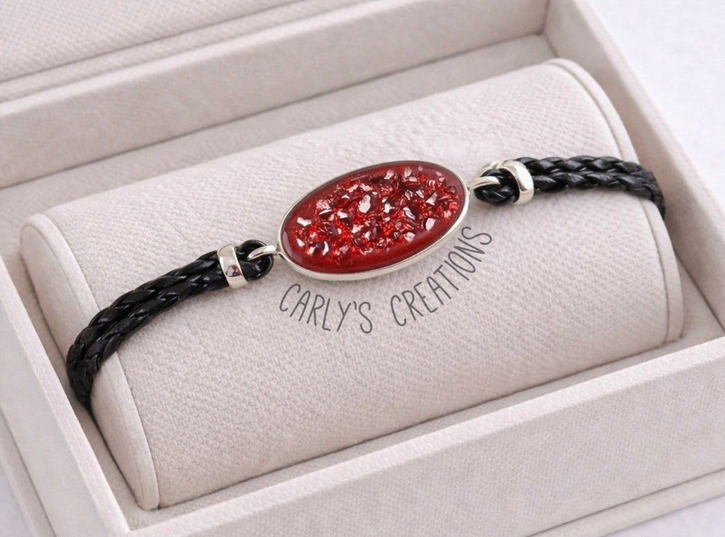 Unisex oval bracelet with leather strap