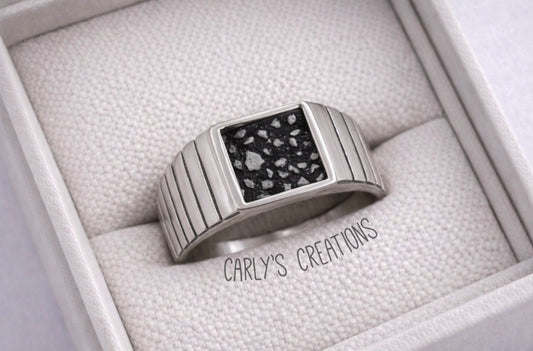 Gents  square line style memorial ring